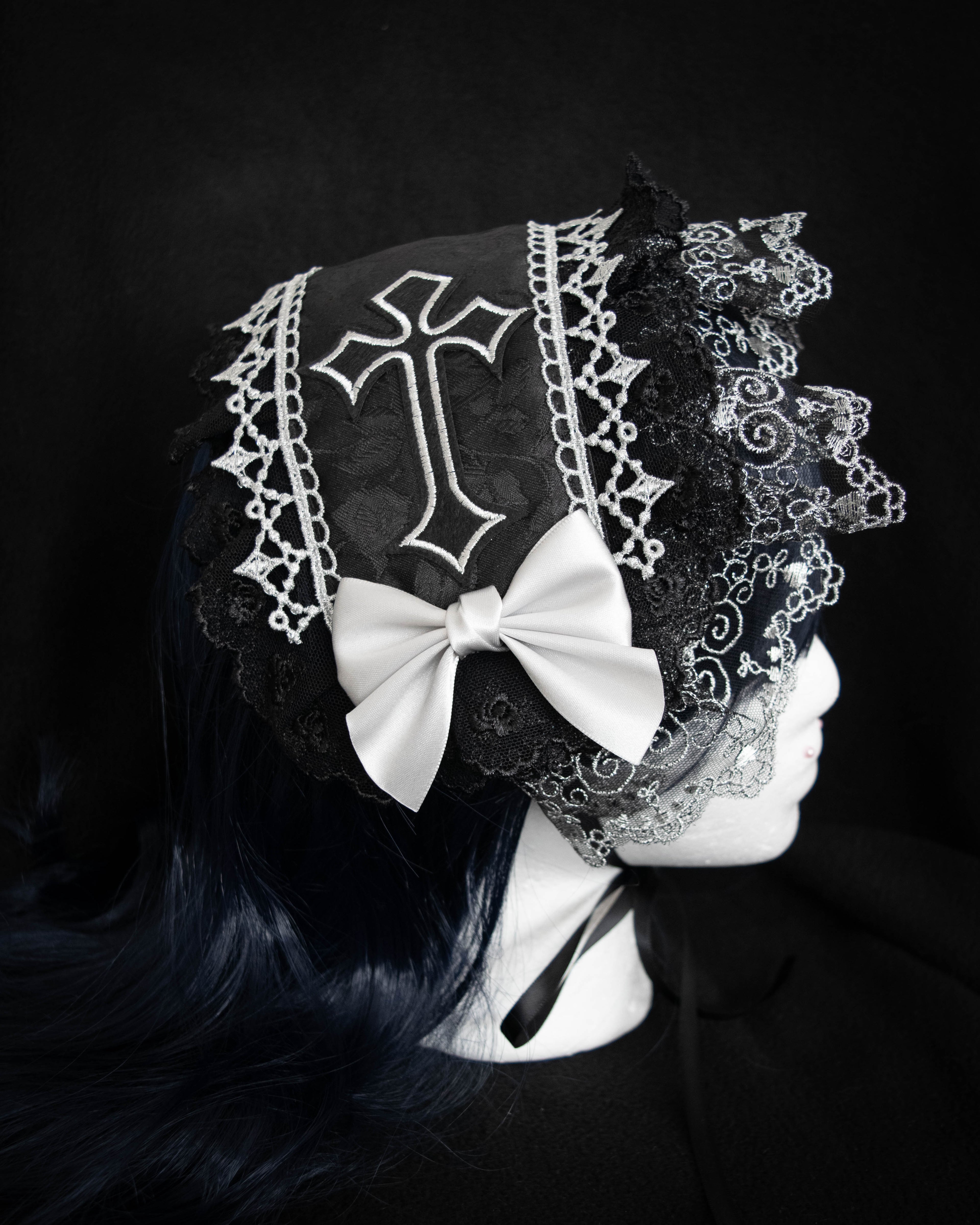 'VIVAMUS' Half Bonnet