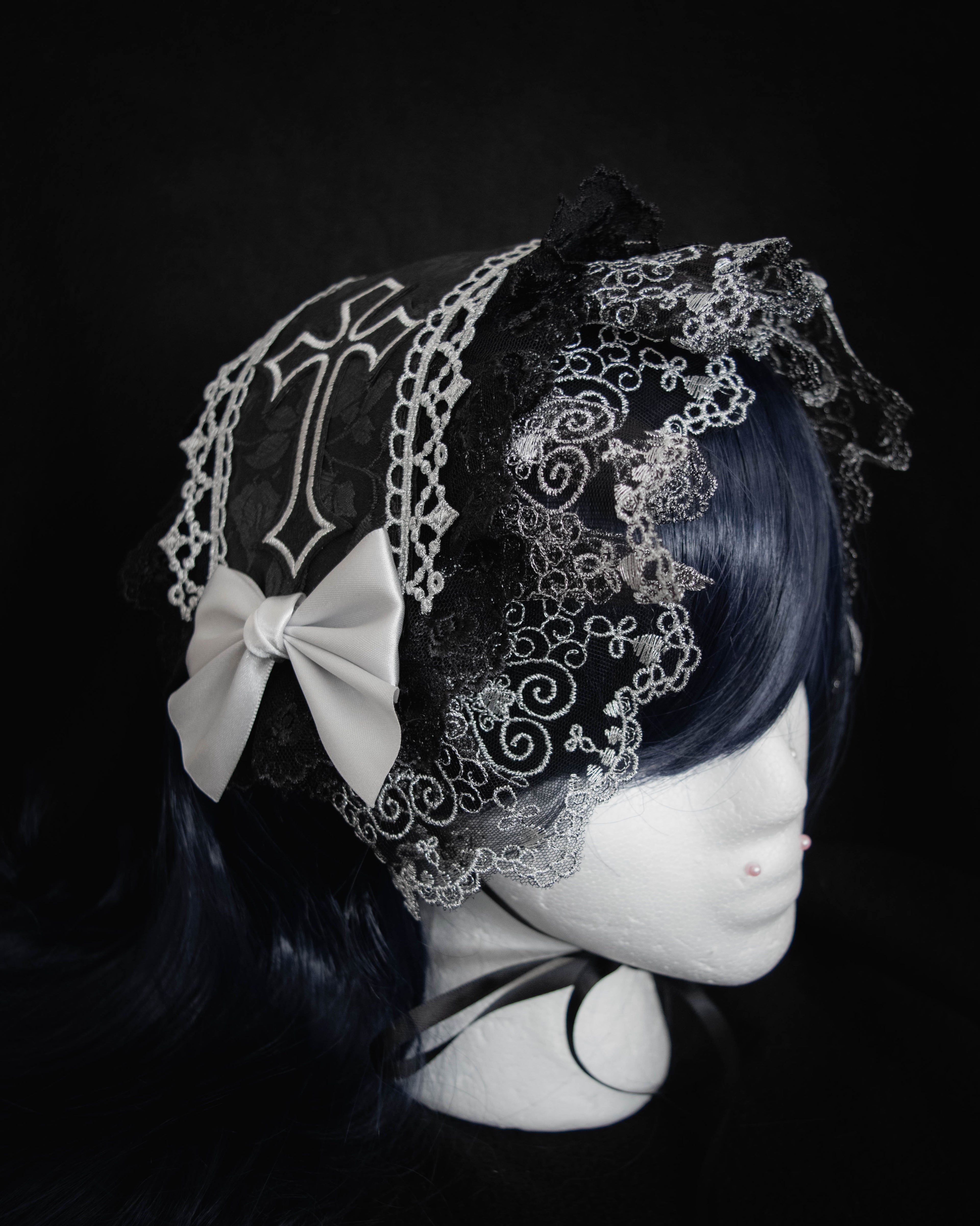 'VIVAMUS' Half Bonnet